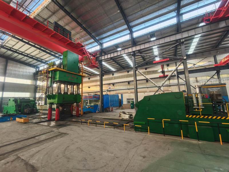 油压机和操作机整体图片